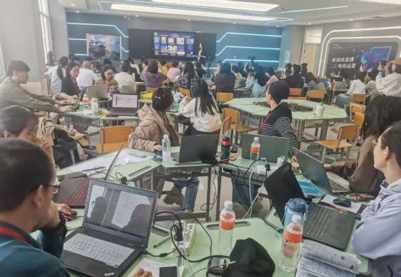 會計學院教師參加課程思政工作坊培訓，探索AI賦能教學新路徑