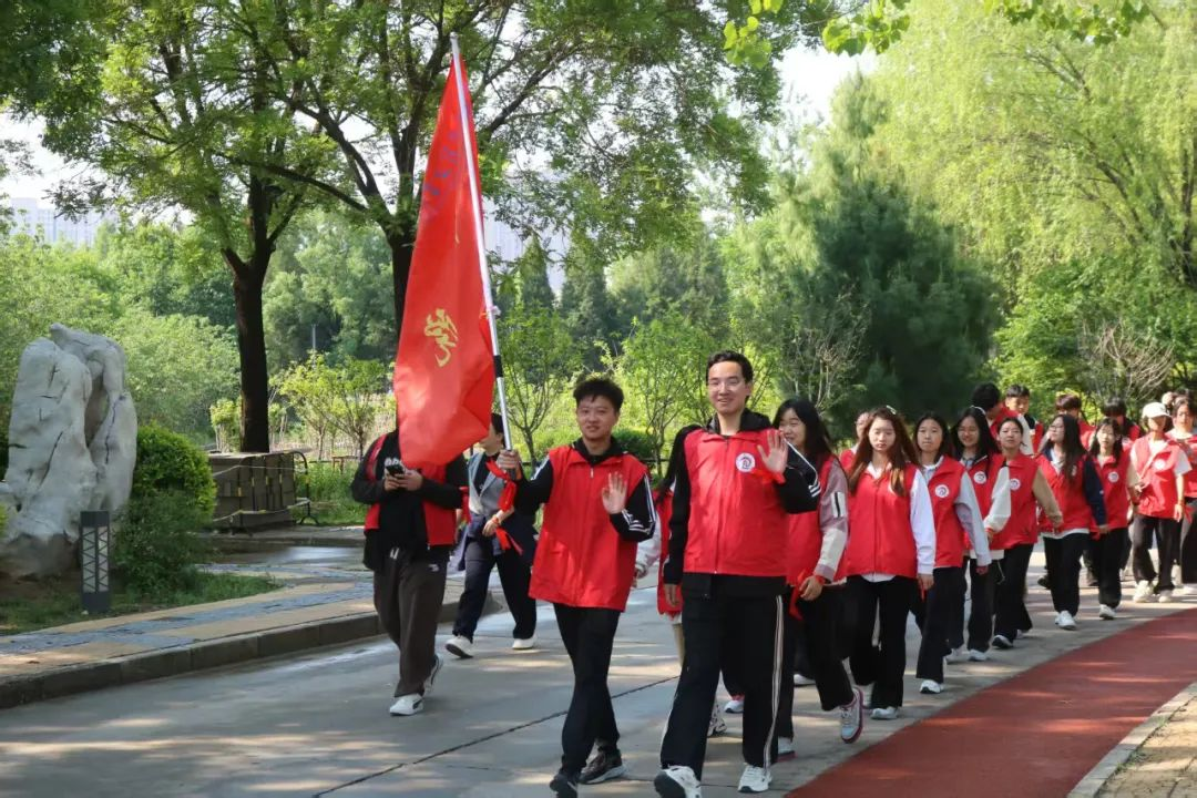 公益同行，青春奮進