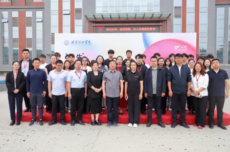 保定理工學院藝術學院2025屆畢業設計作品展盛大開幕，校企共賞藝術盛宴