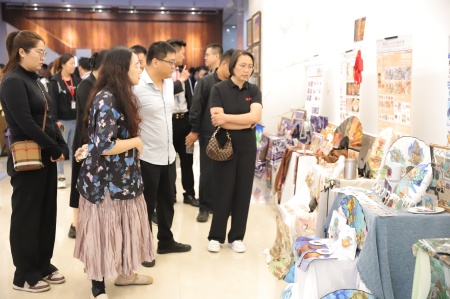 保定理工學院藝術學院2025屆畢業設計作品展盛大開幕，校企共賞藝術盛宴