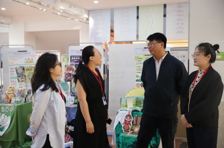 保定理工學院藝術學院2025屆畢業設計作品展盛大開幕，校企共賞藝術盛宴