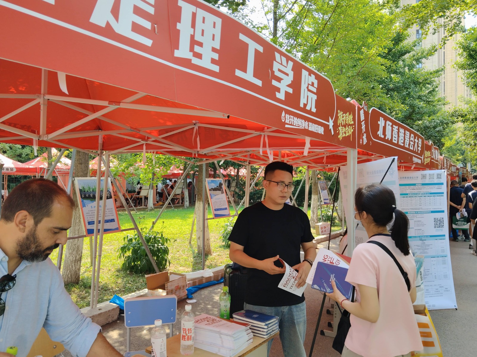 保定理工學(xué)院與那波勒斯大學(xué)攜手亮相三省高考招生咨詢