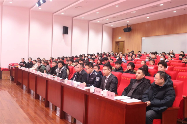 保定理工學(xué)院經(jīng)濟學(xué)院師生受邀參加保定市博物館2024年度志愿者年會文藝演出