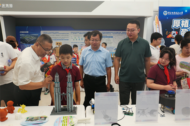 保定理工學院受邀參加蓮池區第二屆中小學生科技節暨航空航天展