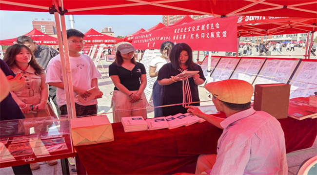 紅色文化浸潤校園 革命精神照亮新征程——保定理工學院隆重舉辦紀念抗戰勝利80周年主題展覽活動
