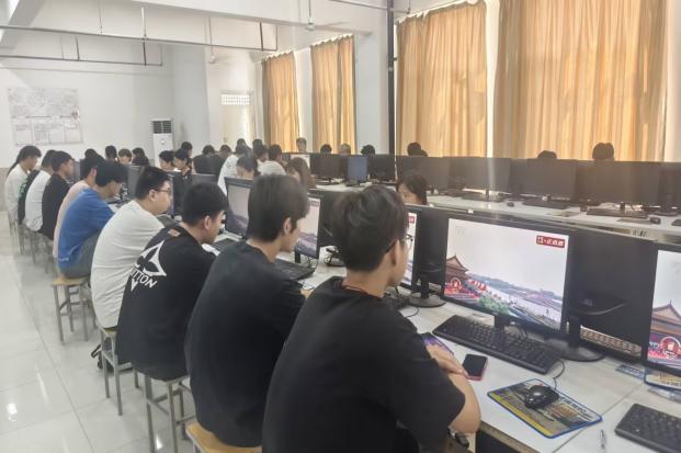 【熱血觀閱兵，奮進(jìn)鑒初心】信息科學(xué)與工程學(xué)院全體師生共賞閱兵儀式，厚植愛國情懷
