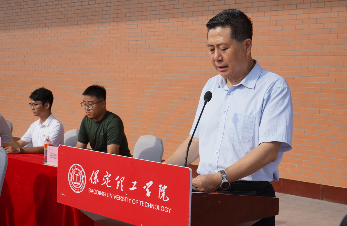 保定理工學(xué)院2025級新生軍訓(xùn)開營式舉行