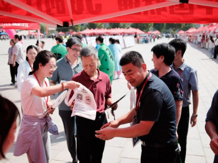 非遺煥彩迎新篇 館校聯袂啟新程 ——藝術學院迎新現場傳統文化閃亮登場