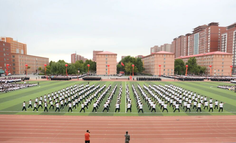 青春逐夢 強國有我——保定理工學(xué)院2025級新生開學(xué)典禮暨軍訓(xùn)結(jié)營式盛大舉行