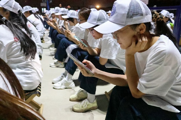 軍歌飛揚展風貌，青春聚力筑初心——保定理工學院康復醫學院軍訓拉歌活動圓滿舉行