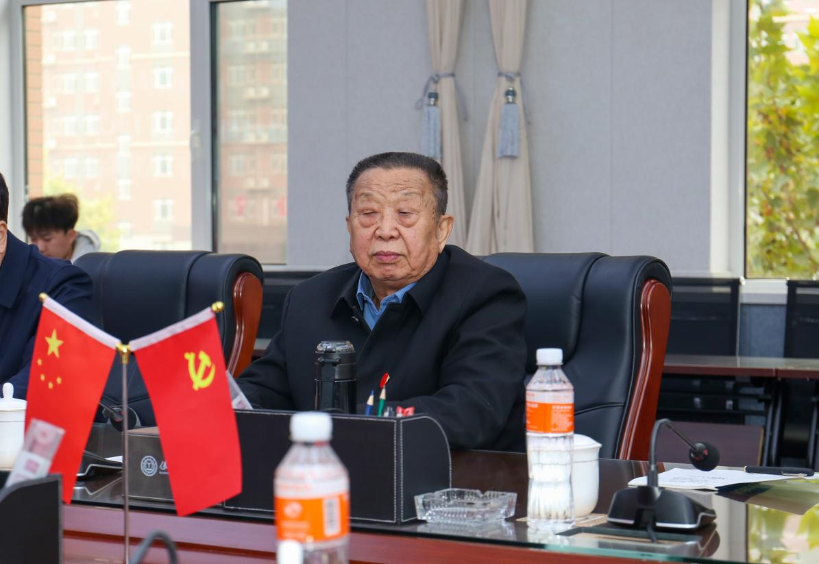 中國(guó)共產(chǎn)黨員日記博物館康殿英館長(zhǎng)一行到保定理工學(xué)院參觀座談