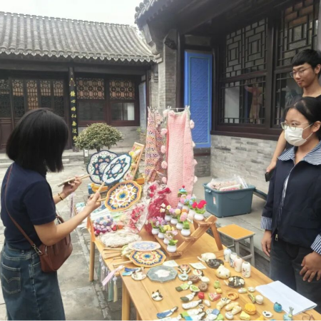 “古建承文脈，巧手慶華誕”