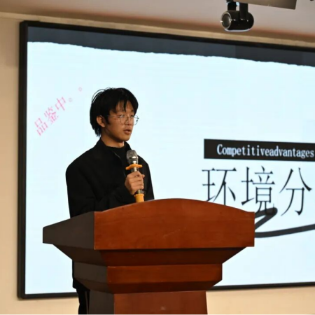 “藝心追光赴，職途向新程”