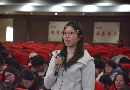 “職點迷津，藝路同行” ——保定理工學院藝術學院就業指導講座 賦能成長