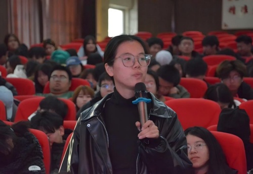 “職點迷津，藝路同行” ——保定理工學院藝術學院就業指導講座 賦能成長