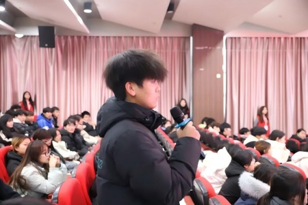 “藝心跟團走，青春建新功” ——保定理工學院藝術學院入團培訓凝聚 青年力量