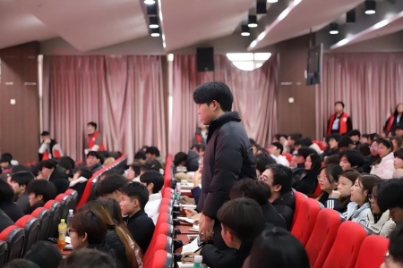 “藝心跟團走，青春建新功” ——保定理工學院藝術學院入團培訓凝聚 青年力量