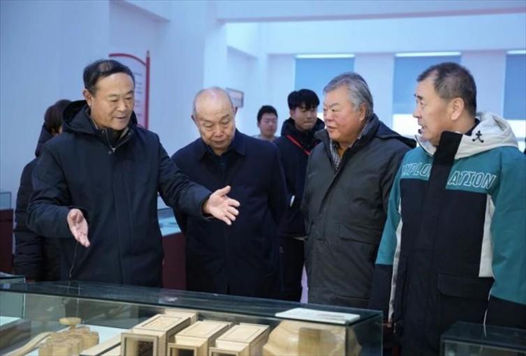 “共筑非遺夢 攜手創(chuàng)未來” ——保定理工學院2025年非物質文化遺產傳承與發(fā)展共同體成立大會圓滿召開