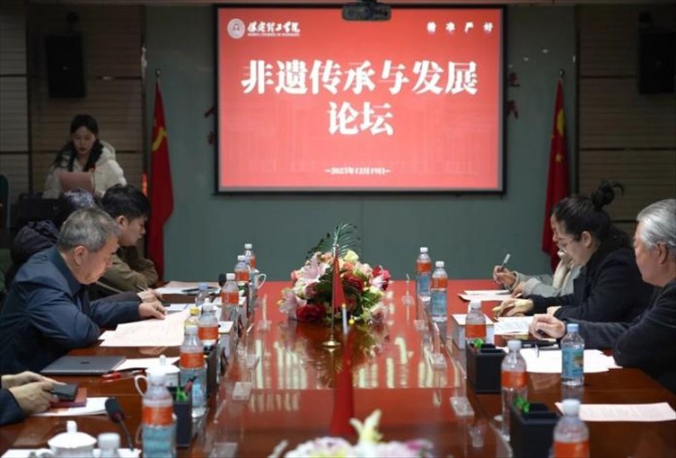 “共筑非遺夢 攜手創(chuàng)未來” ——保定理工學院2025年非物質文化遺產傳承與發(fā)展共同體成立大會圓滿召開
