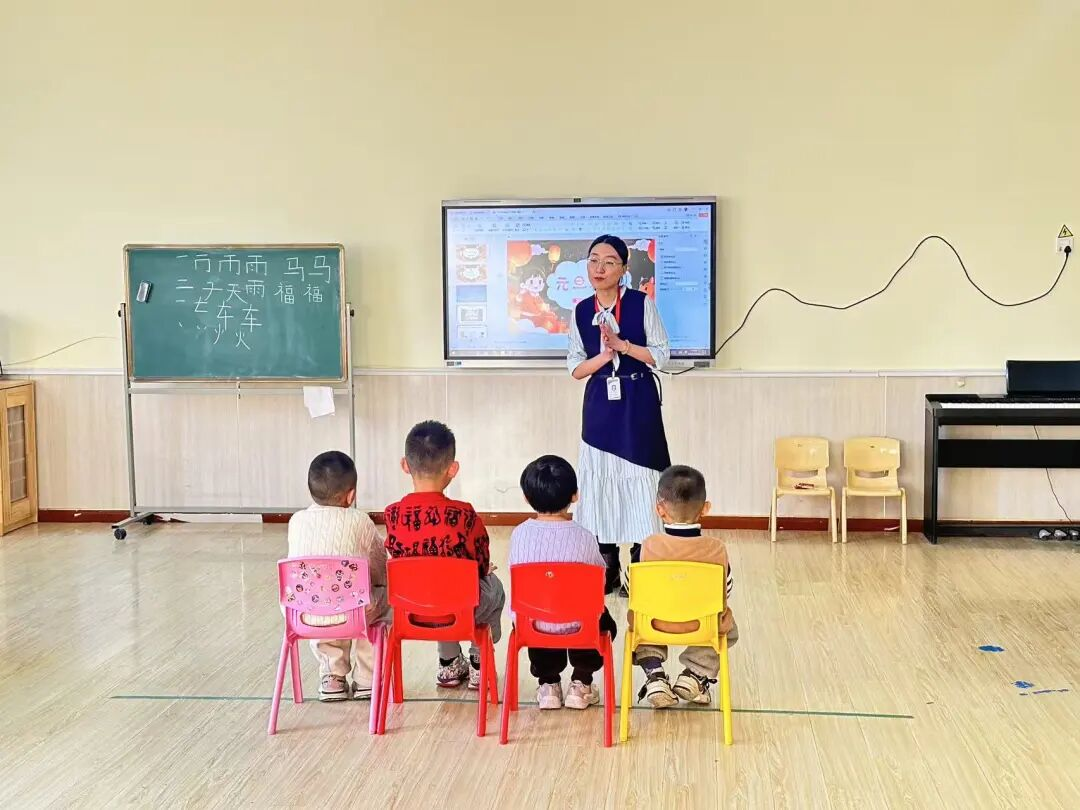 【教育學院·學院快訊】高校教師走進幼兒園———元旦來啦