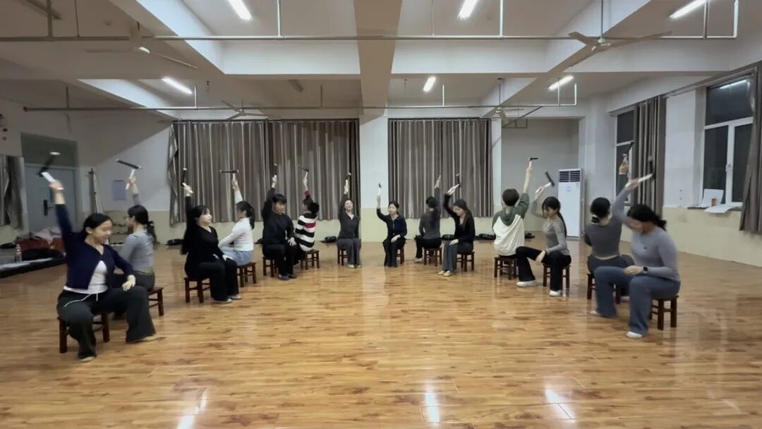 保定理工學院師生參演高碑店市春節(jié)聯(lián)歡晚會