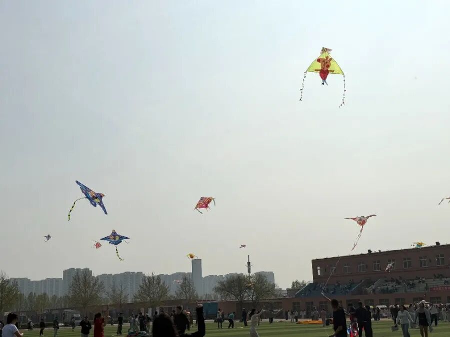 春風拾趣?鳶舞校園”保定理工學院第一屆風箏文化節圓滿落幕