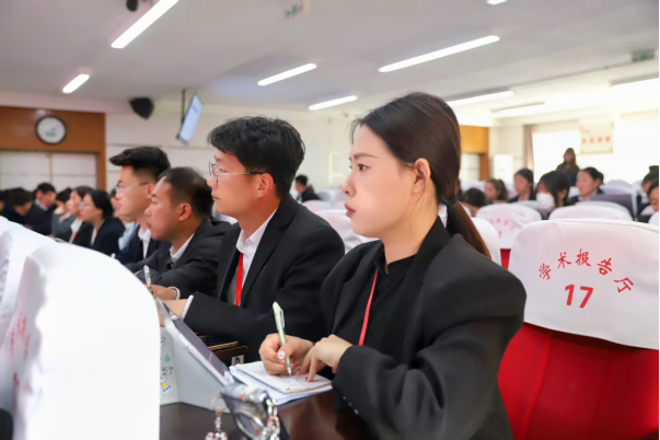強基賦能 提質增效 —— 我校召開 2026 年春季學期第七周學生工作專題培訓會