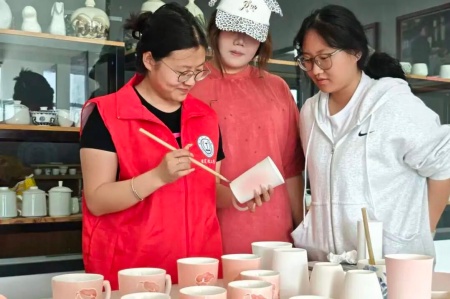 受助懷初心 回饋赴新程 | 保定理工學院藝術學院助學金獲得者以藝踐行感恩