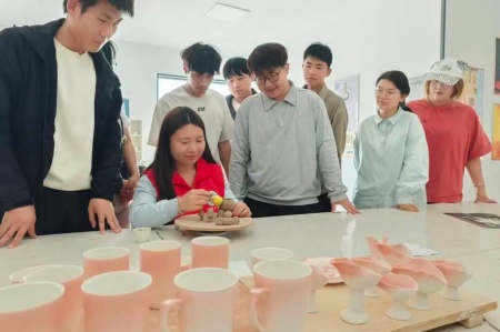 受助懷初心 回饋赴新程 | 保定理工學院藝術學院助學金獲得者以藝踐行感恩