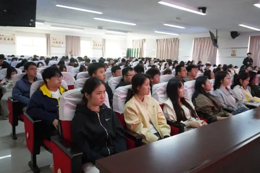 保定理工學(xué)院特邀專家開講 鏈接會計行業(yè)前沿 明確學(xué)子成才路徑