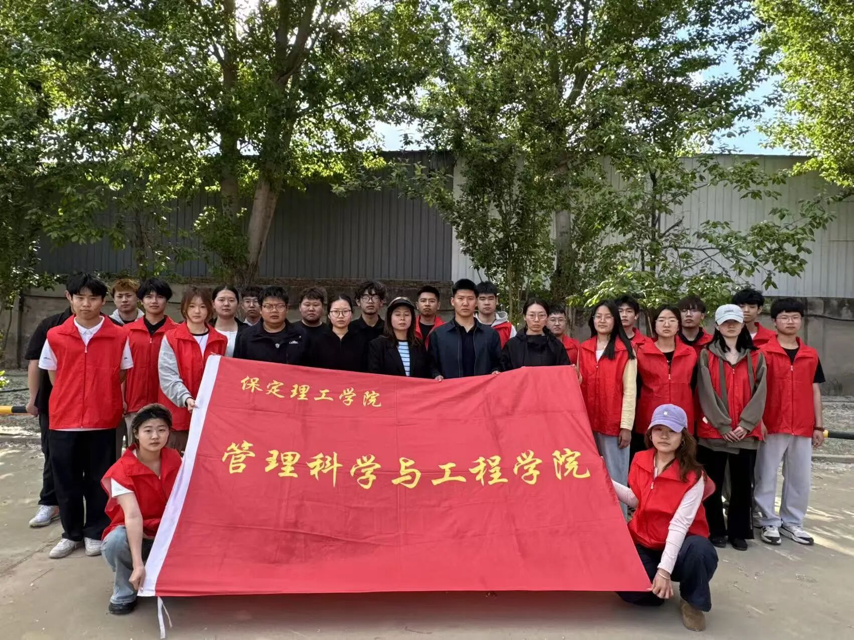 勞動鑄魂踐初心 體驗賦能促成長——保定理工學院管理學院開展勞動教育月主題黨日實踐活動