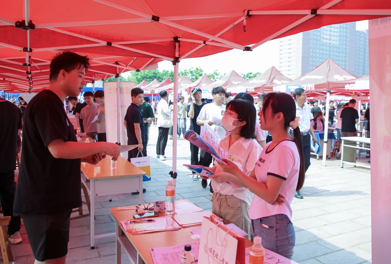 春啟韶華 職赴前程｜保定理工學院舉辦2026屆畢業生春季線下雙選會
