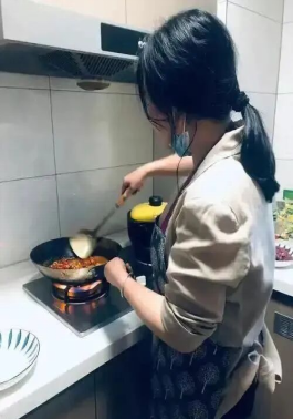 以勞悟感恩 以行促成長(zhǎng) ——會(huì)計(jì)學(xué)院開(kāi)展“勞動(dòng)感恩?家庭踐行”家庭勞動(dòng)實(shí)踐活動(dòng)