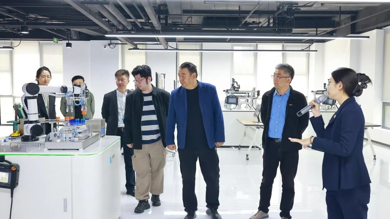 【校企攜手 共筑新程】深化校企協(xié)同育人信息科學(xué)與工程學(xué)院赴北京華晟經(jīng)世洽談并匯報(bào)教育部 ICT 專業(yè)大模型項(xiàng)目