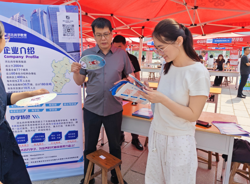 【教育學院·就業動態】訪企對接精準發力 校企簽約再結碩果——教育學院領導深入校級招聘會現場走訪交流
