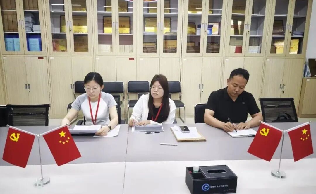 保定理工學(xué)院管理科學(xué)與工程學(xué)院開展輔導(dǎo)員心理健康工作專題研討