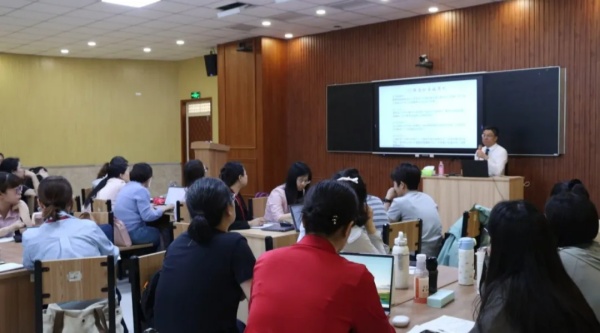 保定理工學院特邀周屈蘭教授開展課程思政教學設計及競賽能力提升專題培訓