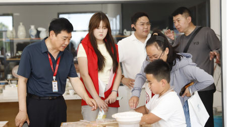 非遺潤童心 親子伴成長——保定理工學院 藝術學院開展六一親子開放日活動