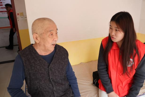 感恩回饋傳溫暖 青春擔當顯情懷——經濟學院受助學子開展主題志愿服務活動