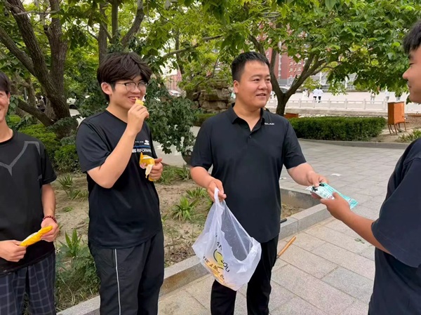 躬身勞作踐初心 體驗育人促成長——管理科學與工程學院開展實景勞動實踐活動