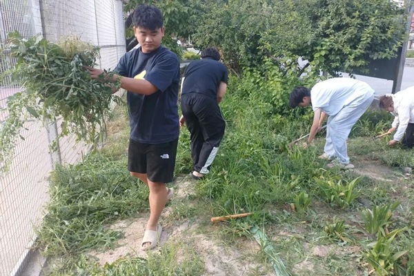 躬身勞作踐初心 體驗育人促成長——管理科學與工程學院開展實景勞動實踐活動