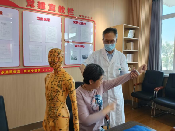 中醫暖兵心 護航強軍路——中醫適宜技術科普活動走進駐保某部隊