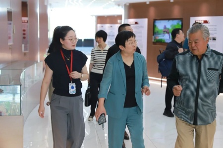 產教融合促發展 數智創新啟新篇— —保定市國貿集團一行到訪保定理工學院藝術學院開展合作交流