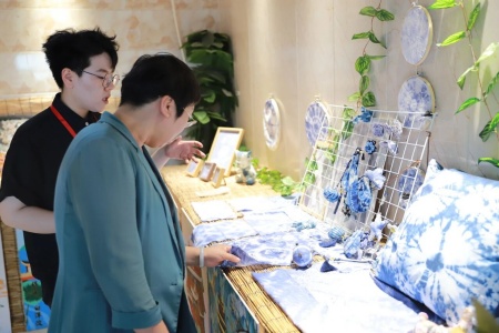 產教融合促發展 數智創新啟新篇— —保定市國貿集團一行到訪保定理工學院藝術學院開展合作交流