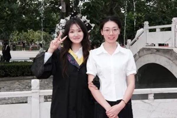溫情歡送畢業學子 定格最美青春瞬間