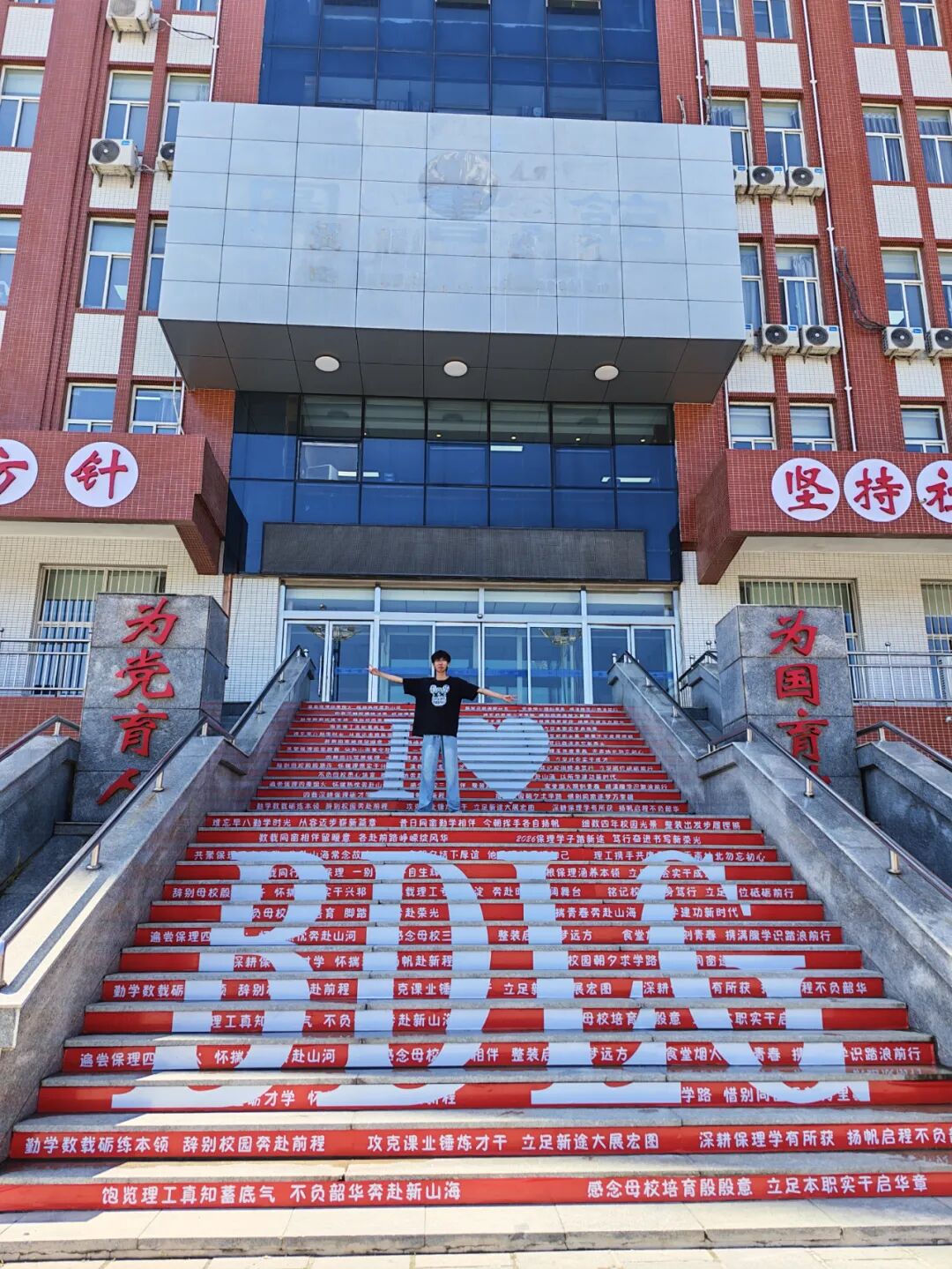 保理畢業季打卡現場實錄：青春和快門聲一起炸場！