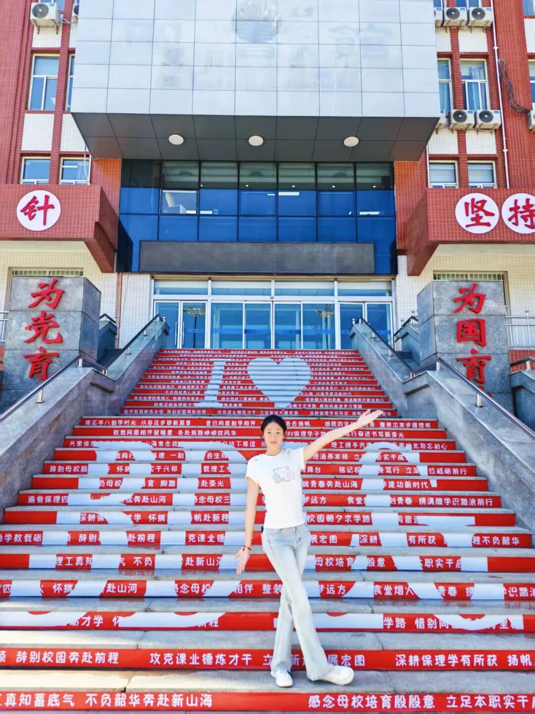 保理畢業季打卡現場實錄：青春和快門聲一起炸場！