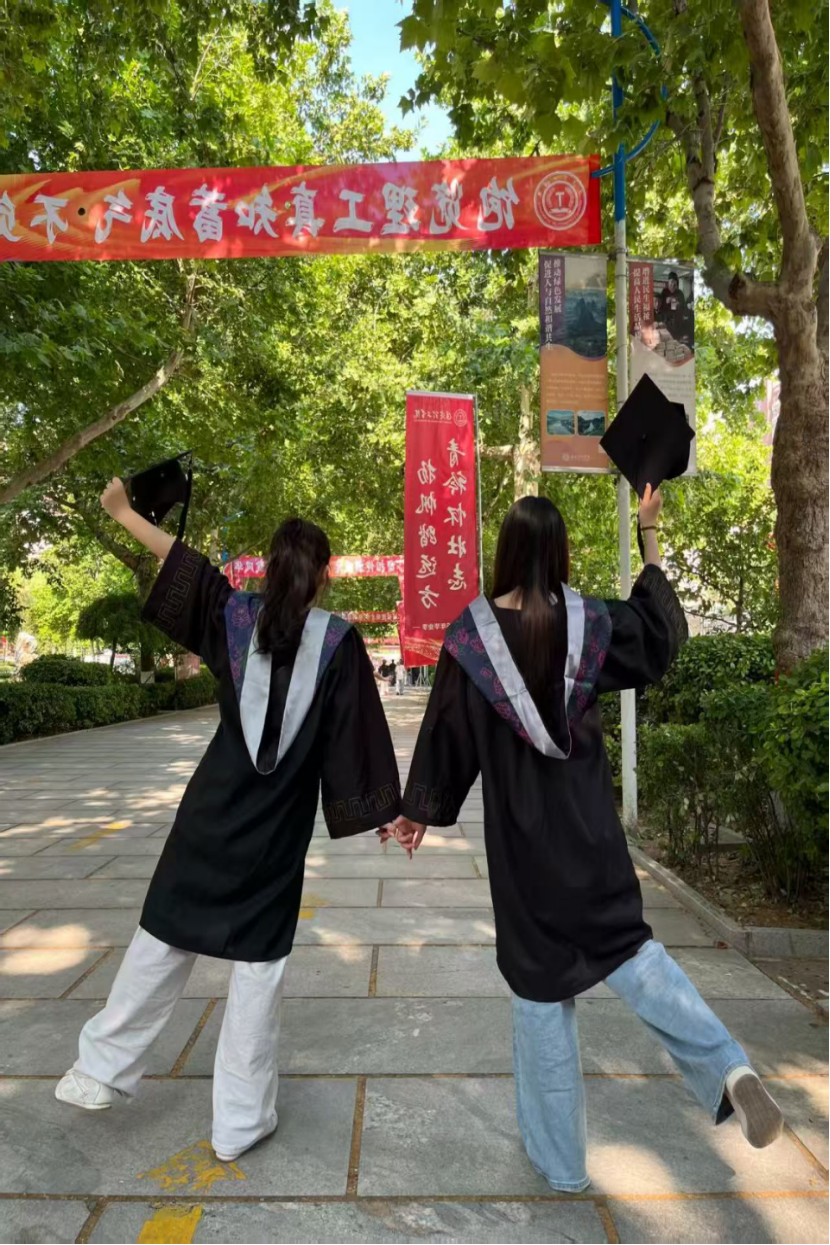 畢業(yè)季——打卡現(xiàn)場(chǎng)實(shí)錄：青春和快門(mén)聲一起炸場(chǎng)！