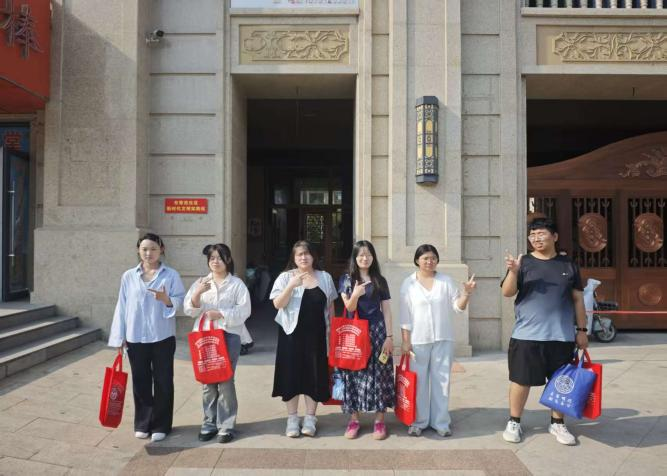 【教育學院·學院快訊】粽趣潤民心，陪伴暖鄰里｜教育學院學子端午志愿暖心行動粽葉傳情