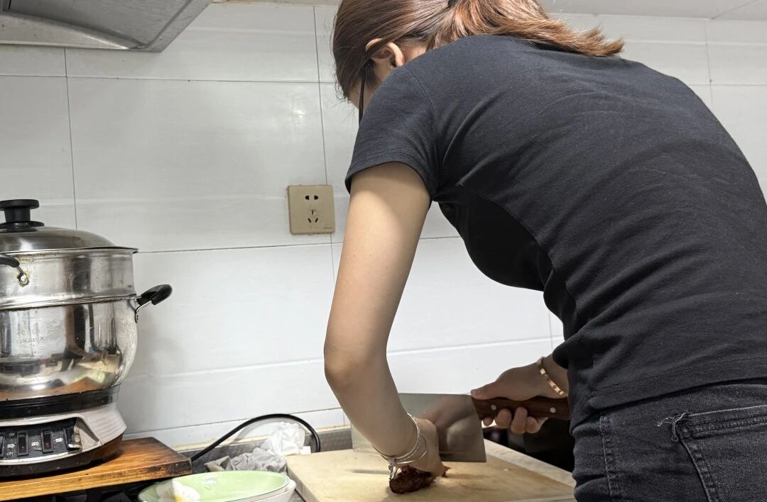 管理科學與工程學院開展暑期“勞動感恩?孝老愛親”德育實踐活動